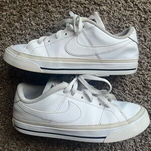 Nike court legacy women’s shite sneakers size 8.5